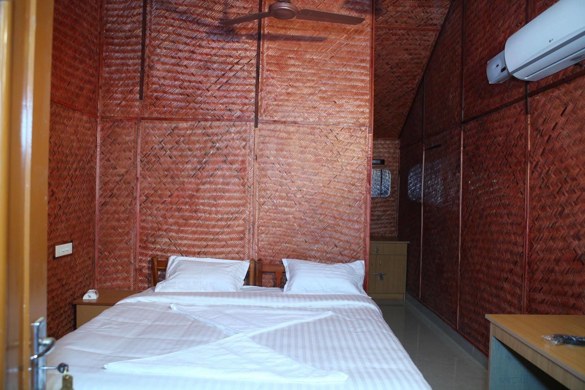 Savithri Inn Bamboo Cottages & Resorts Varkala Exterior foto